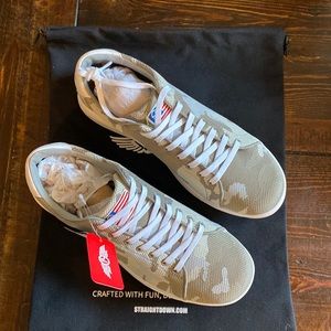 Brand new with tags straight down mens golf shoes